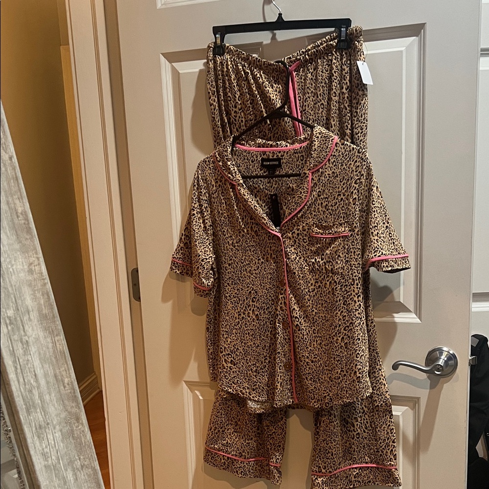 Leopard-Print Short Pajama Set with Pink Trim
